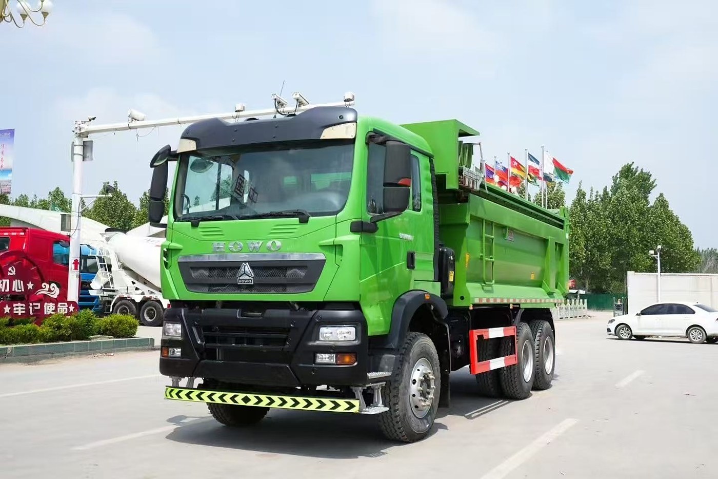 HOWO tipper trucks, 6×4 and 8×4, ready for export
